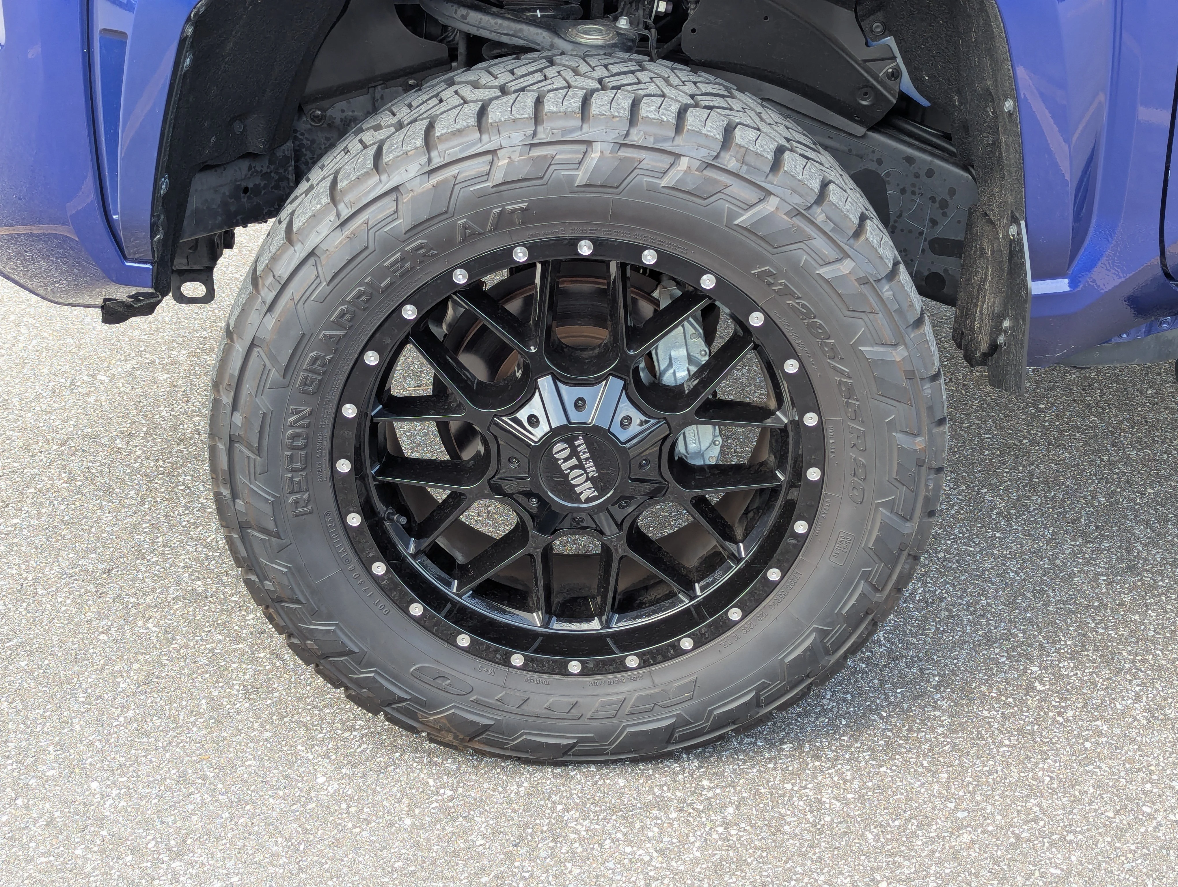 Used 2025 Blue Crush Metallic Toyota SR5 image 39