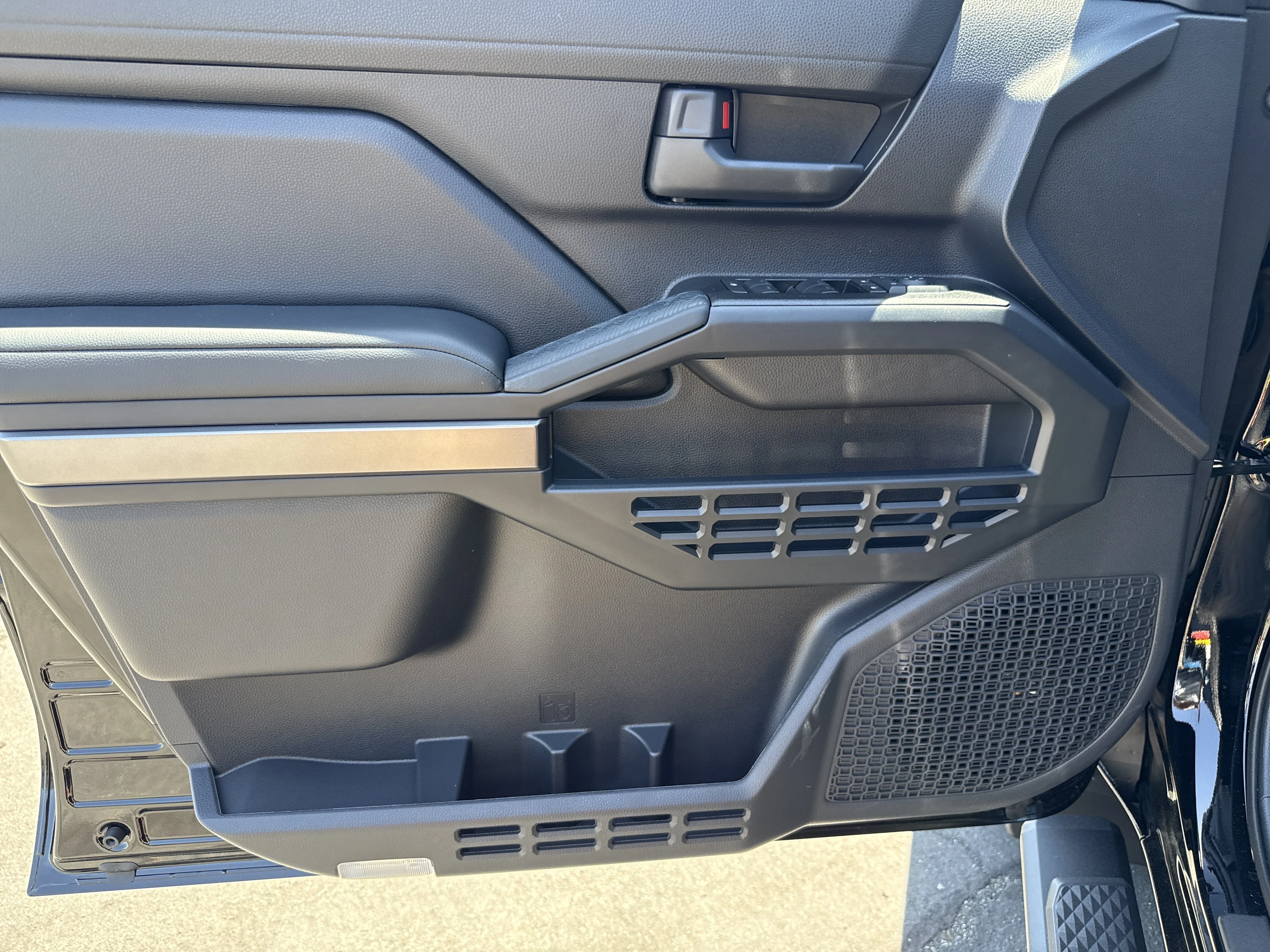 2026 Toyota 4Runner SR5 - Photo 9