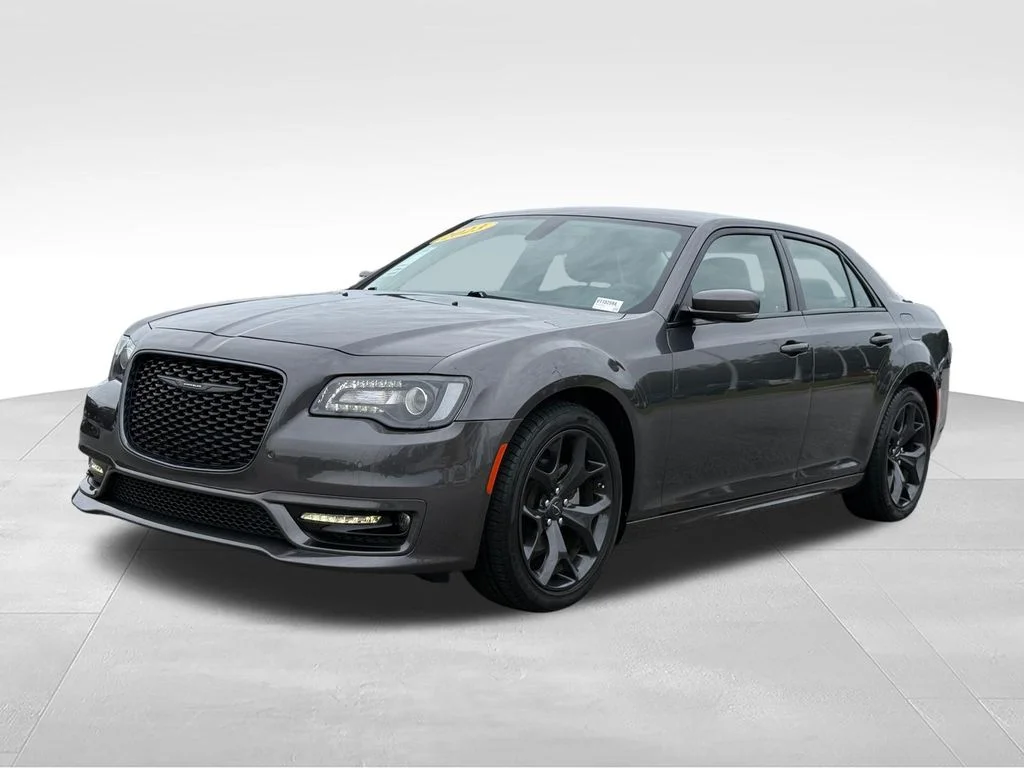 2023 Chrysler 300 Touring L RWD's photo