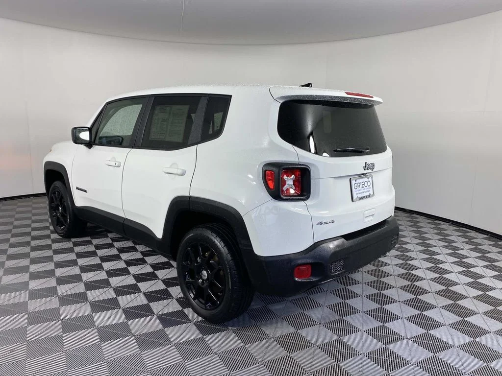 Used 2023 White Jeep Latitude image 6