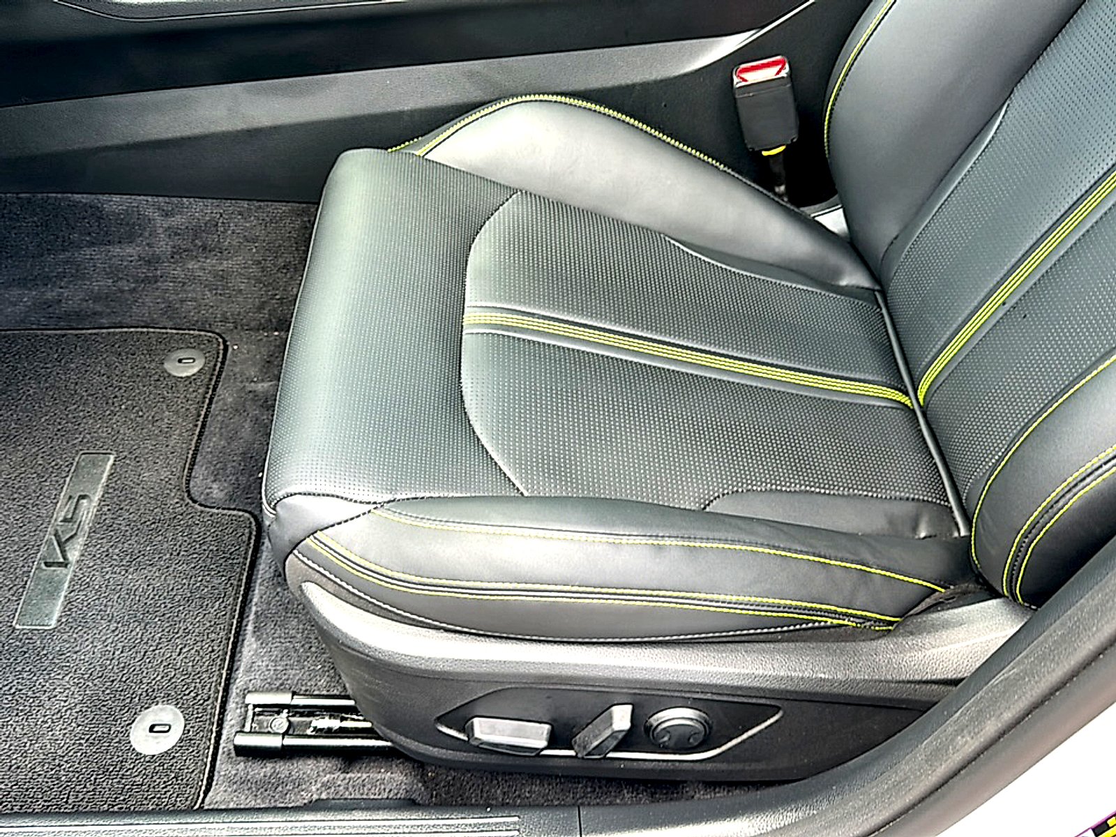 Used 2025 Wolf Gray Kia GT image 15