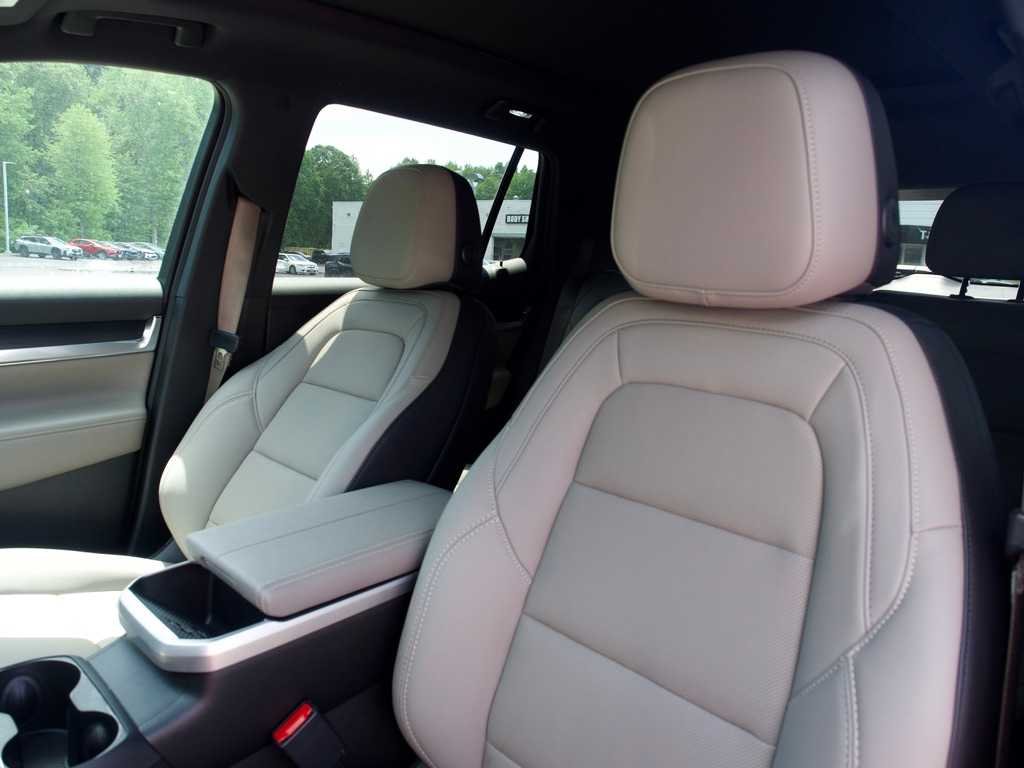 New 2026 Sterling Metallic GMC Elevation image 11