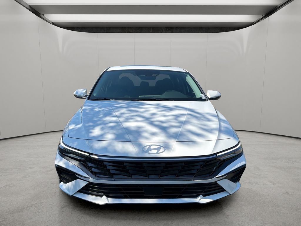 2025 Hyundai Elantra Limited - Photo 8