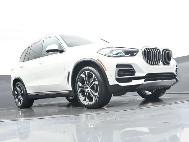 Used 2023 White BMW sDrive40i image 37