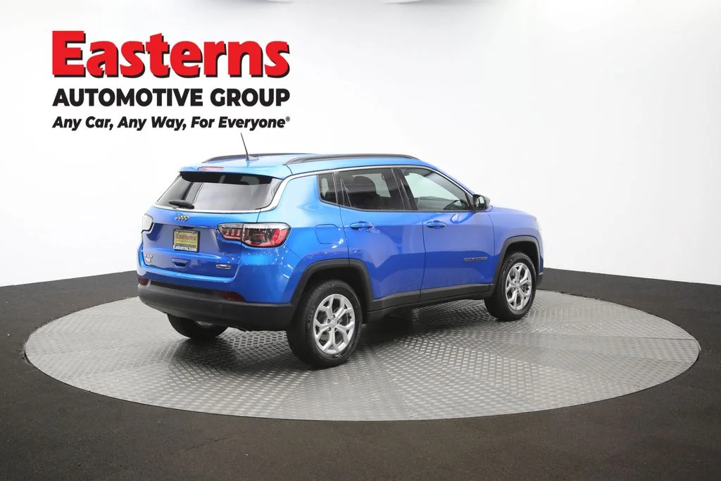 Used 2024 Blue Jeep Latitude image 39