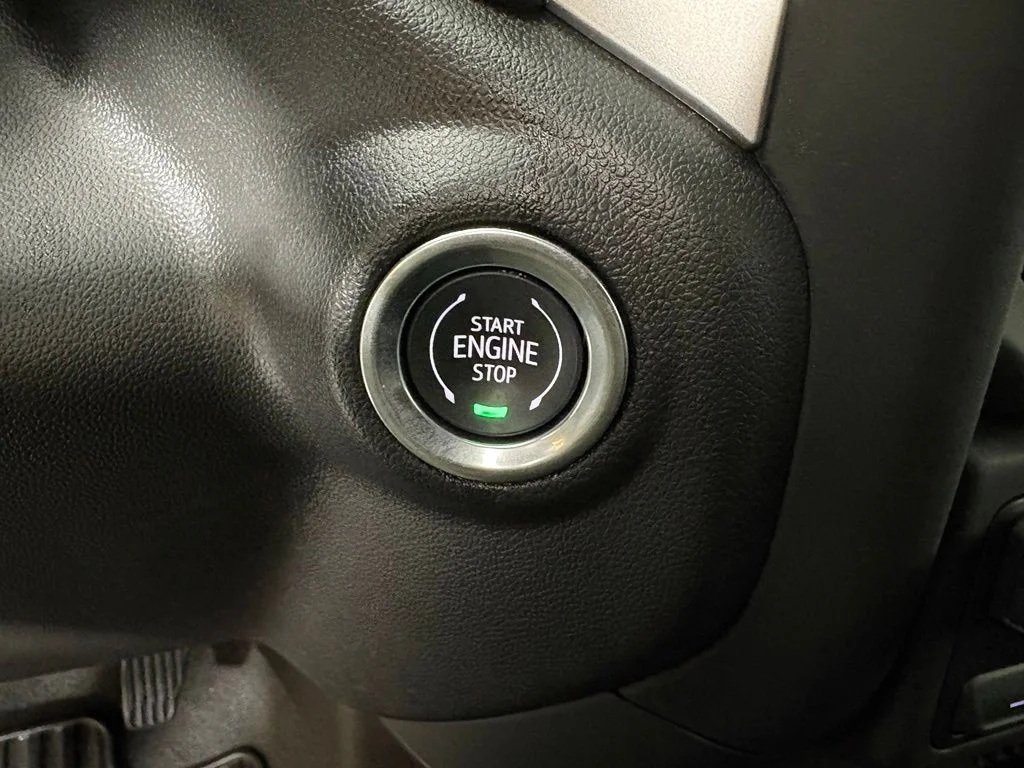 Used 2025 White Chevrolet Custom image 32