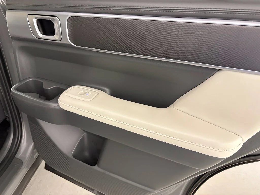 Used 2025 Gray Hyundai SEL image 40