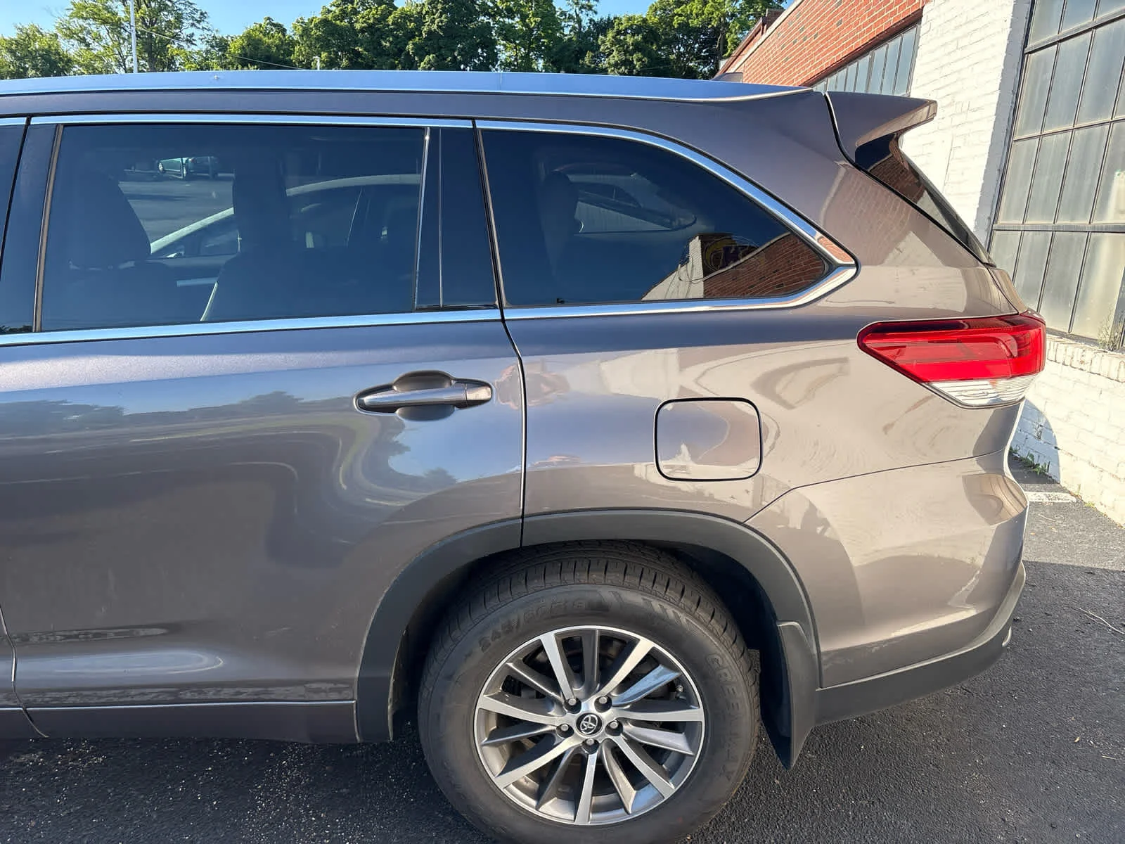 Used 2018 Predawn Gray Mica Toyota SE image 4