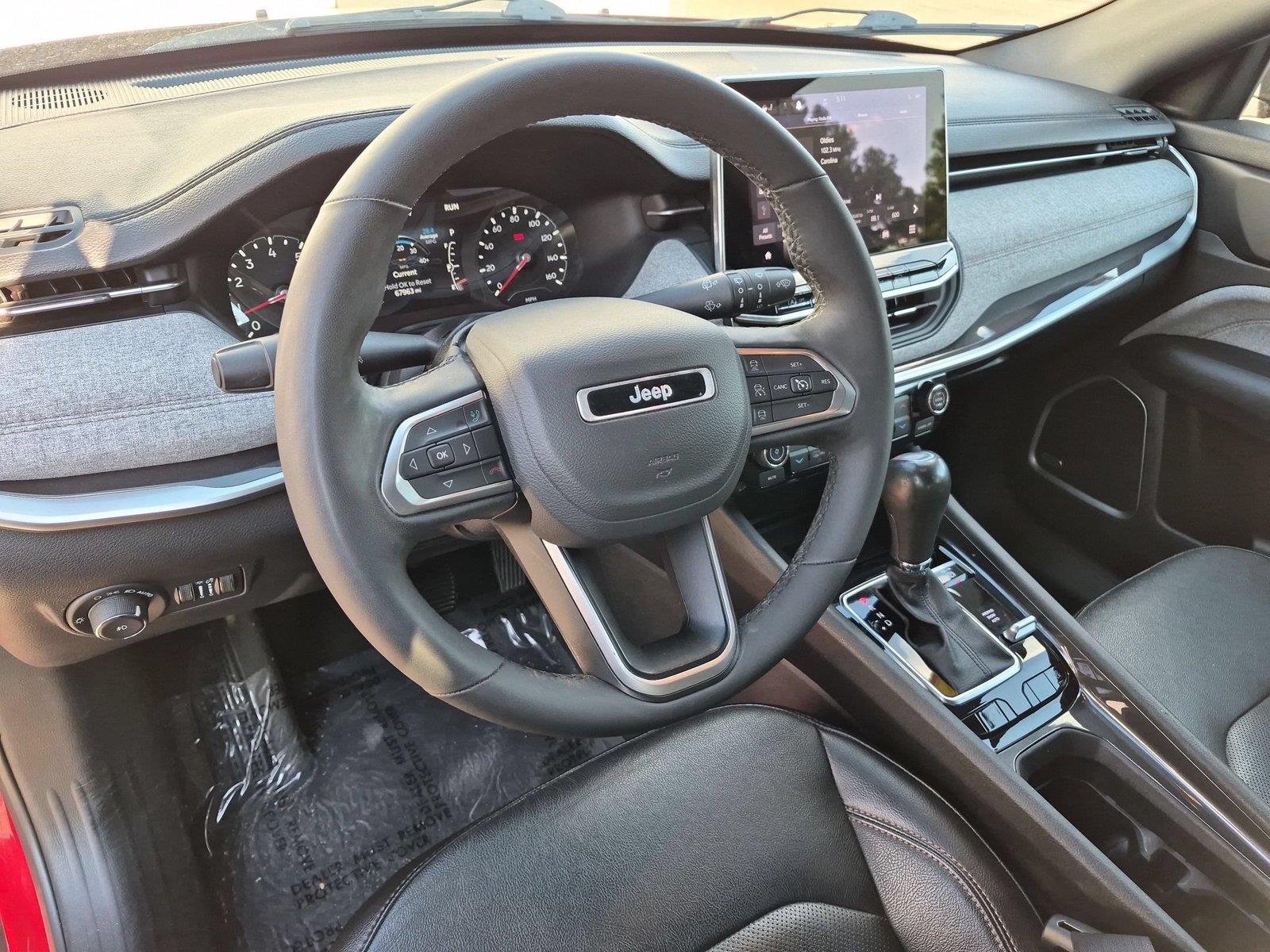 Used 2023 Redline Pearlcoat Jeep Latitude Lux image 18