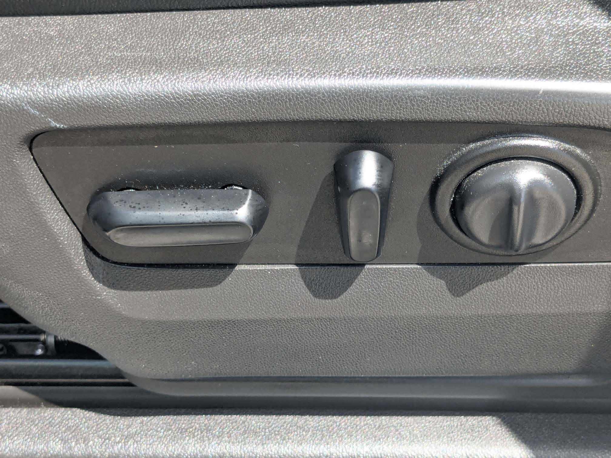 Used 2019 Smokey Quartz Metallic GMC SLT image 26