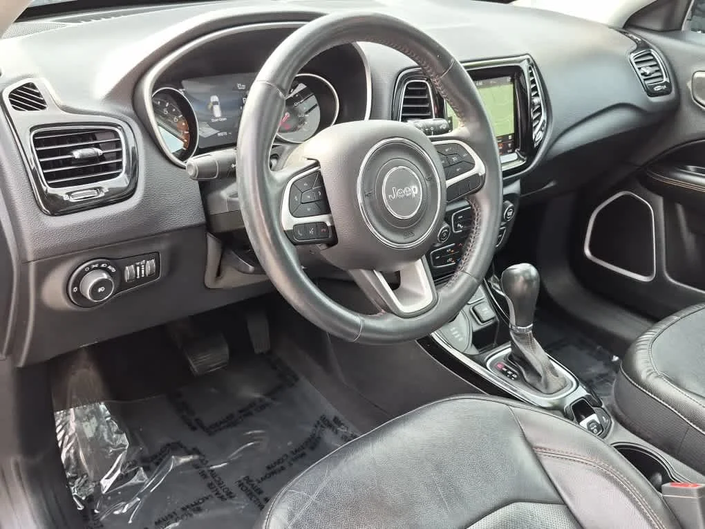 Used 2018 Diamond Black Crystal Pearlcoat Jeep Limited image 11