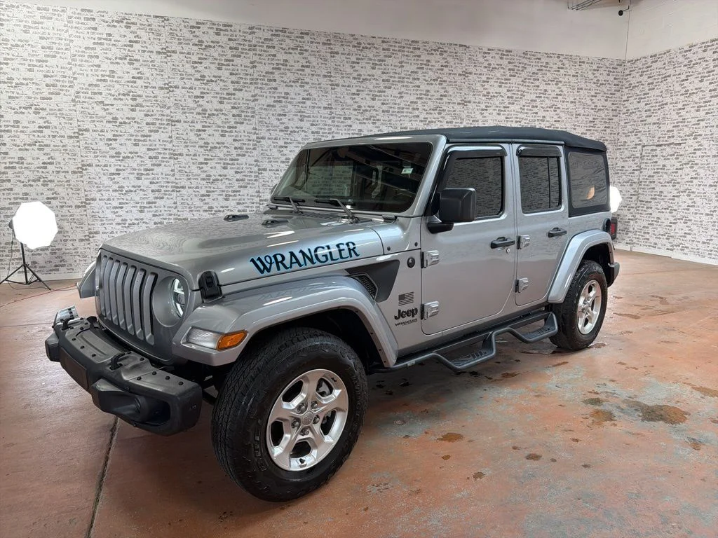 Used 2021 Silver Jeep Unlimited Sport image 3