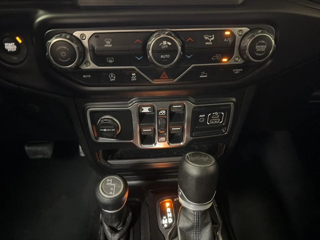 Used 2021 Silver Jeep Unlimited Sport image 20