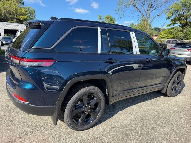 New 2027 Fathom Blue Pearl-Coat Paint Jeep Limited image 7