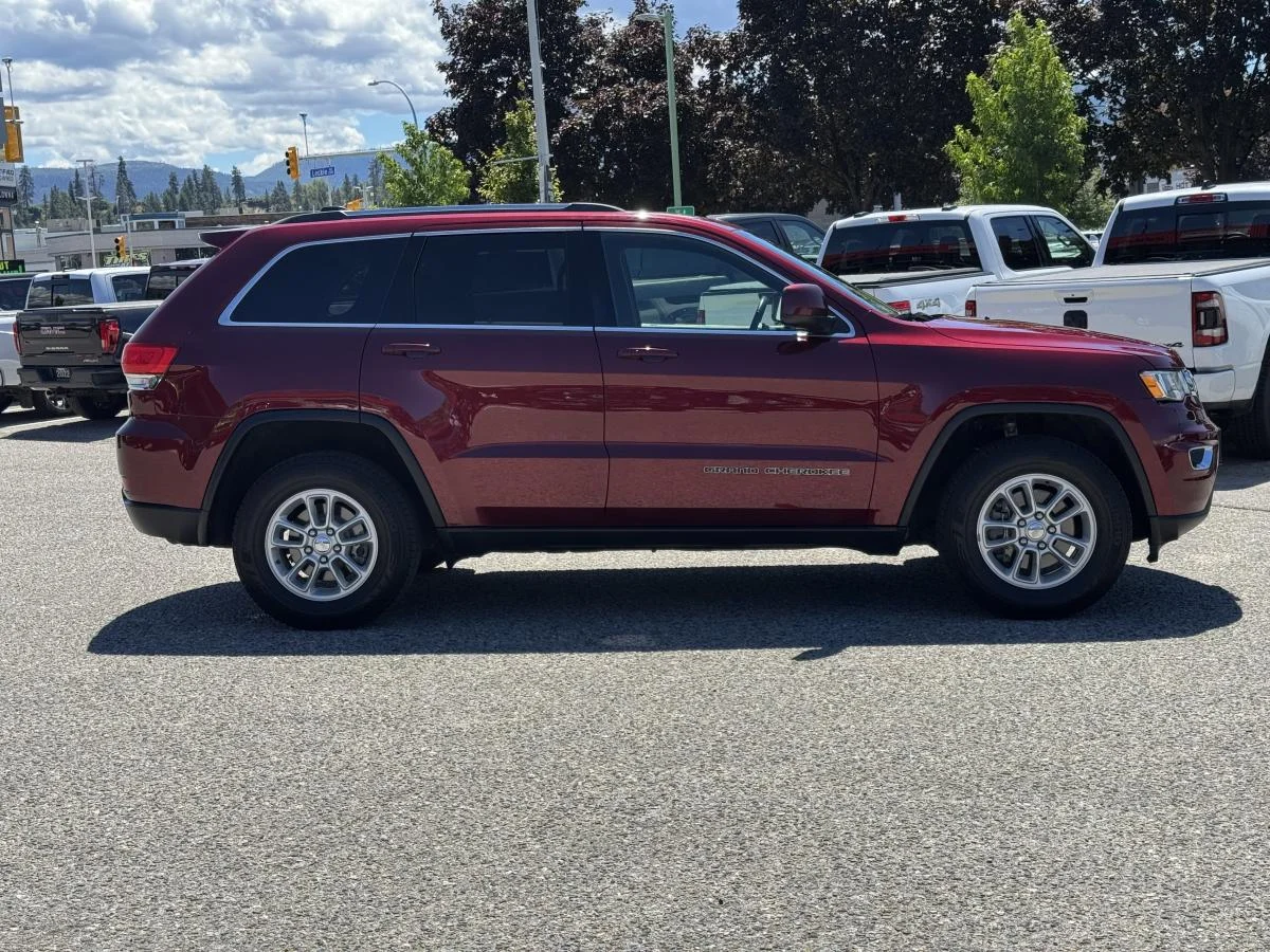 Used 2018 Red Jeep Laredo 4wd image 5