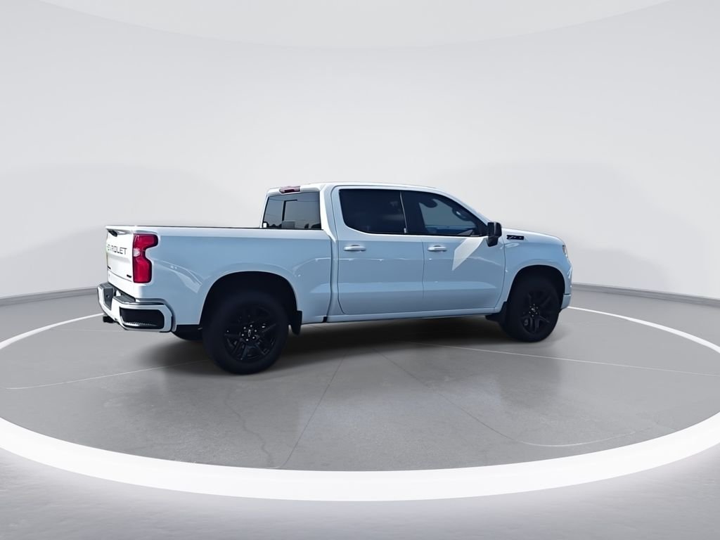 Used 2024 White Chevrolet RST image 9