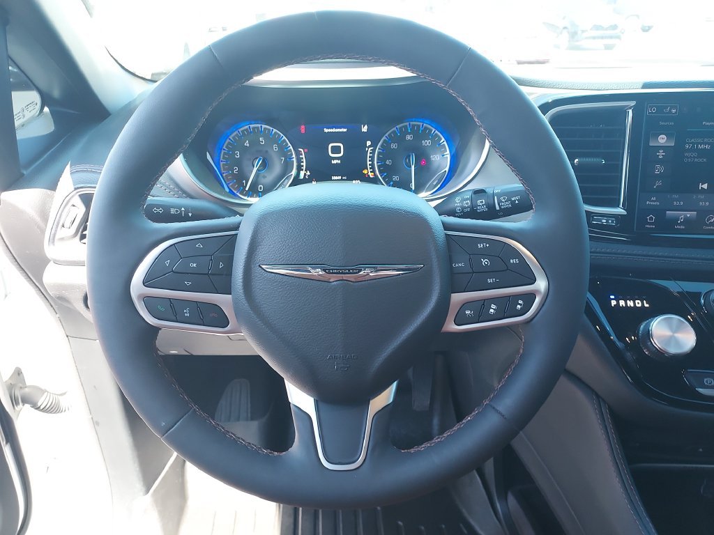 Used 2024 White Chrysler Pinnacle image 17