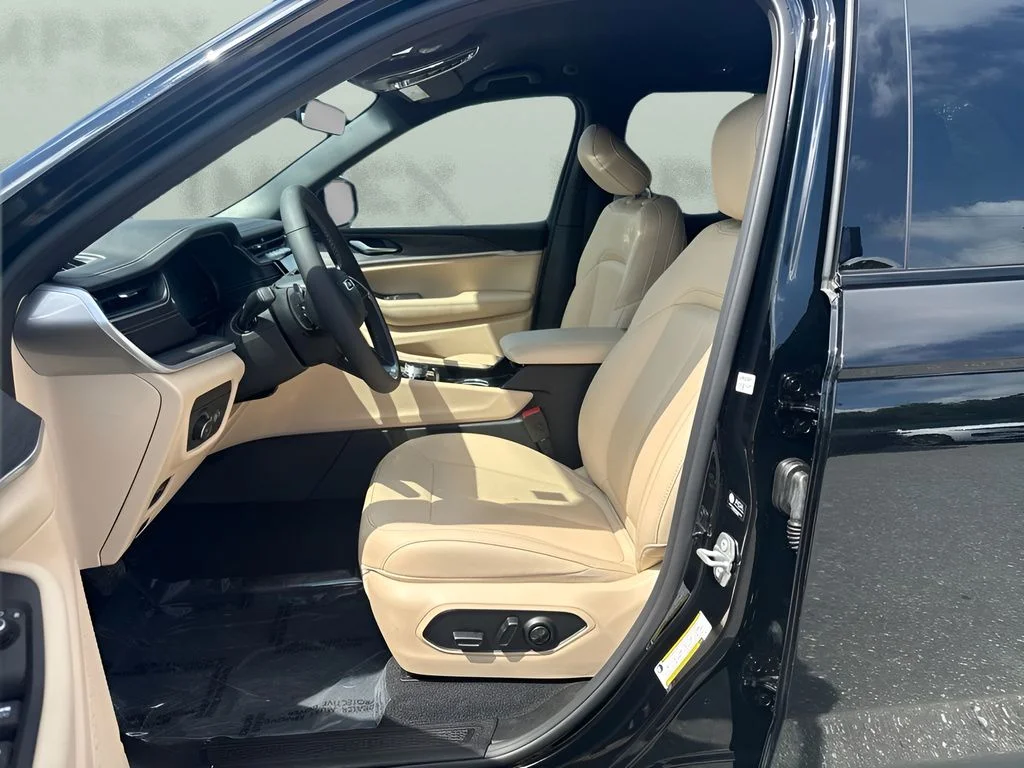 Used 2025 Black Jeep Limited image 5