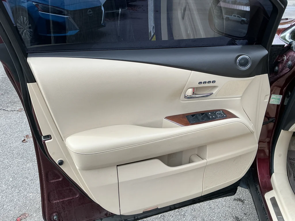 Used 2013 Claret Mica Lexus Base image 6