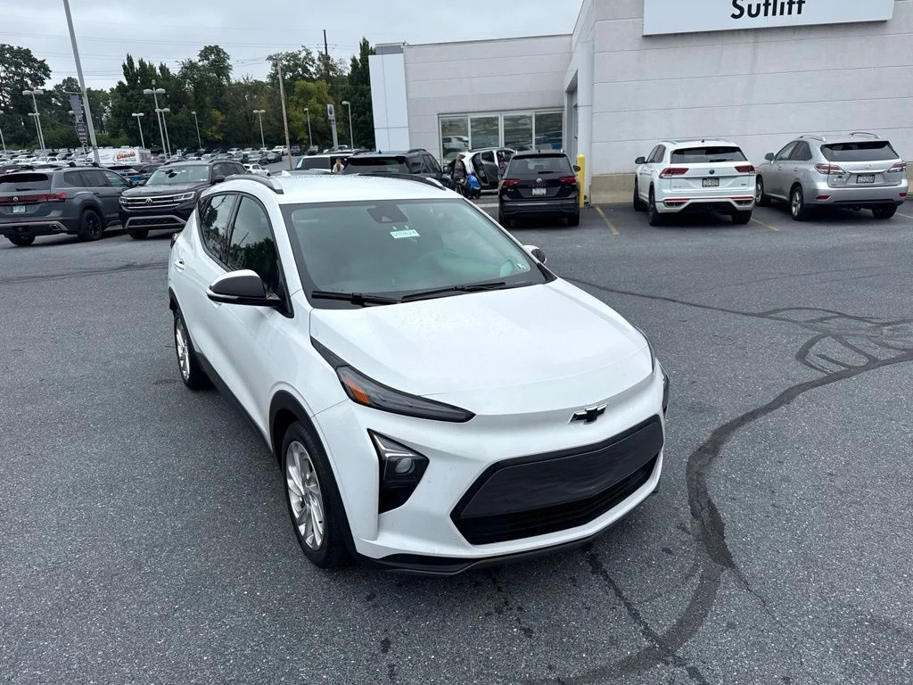 Used 2022 Summit White Chevrolet LT image 5