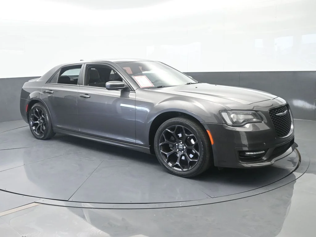 Used 2020 Granite Crystal Metallic Clearcoat Chrysler S image 8