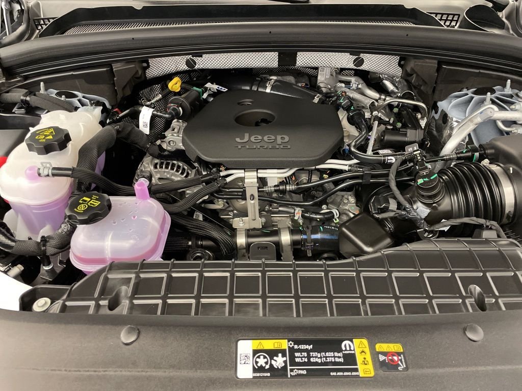 New 2026 Bright White Clear-Coat Exterior Paint Jeep Altitude image 19