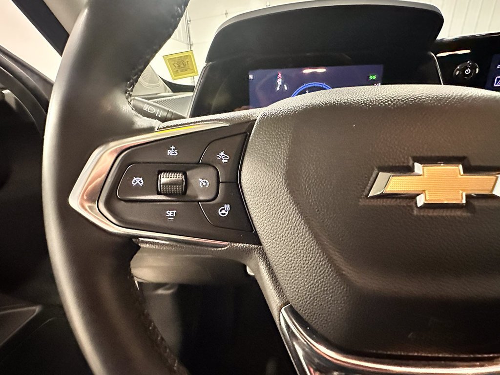 Used 2024 White Chevrolet LT image 33