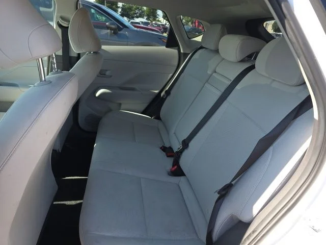 Used 2025 White Hyundai SEL image 6