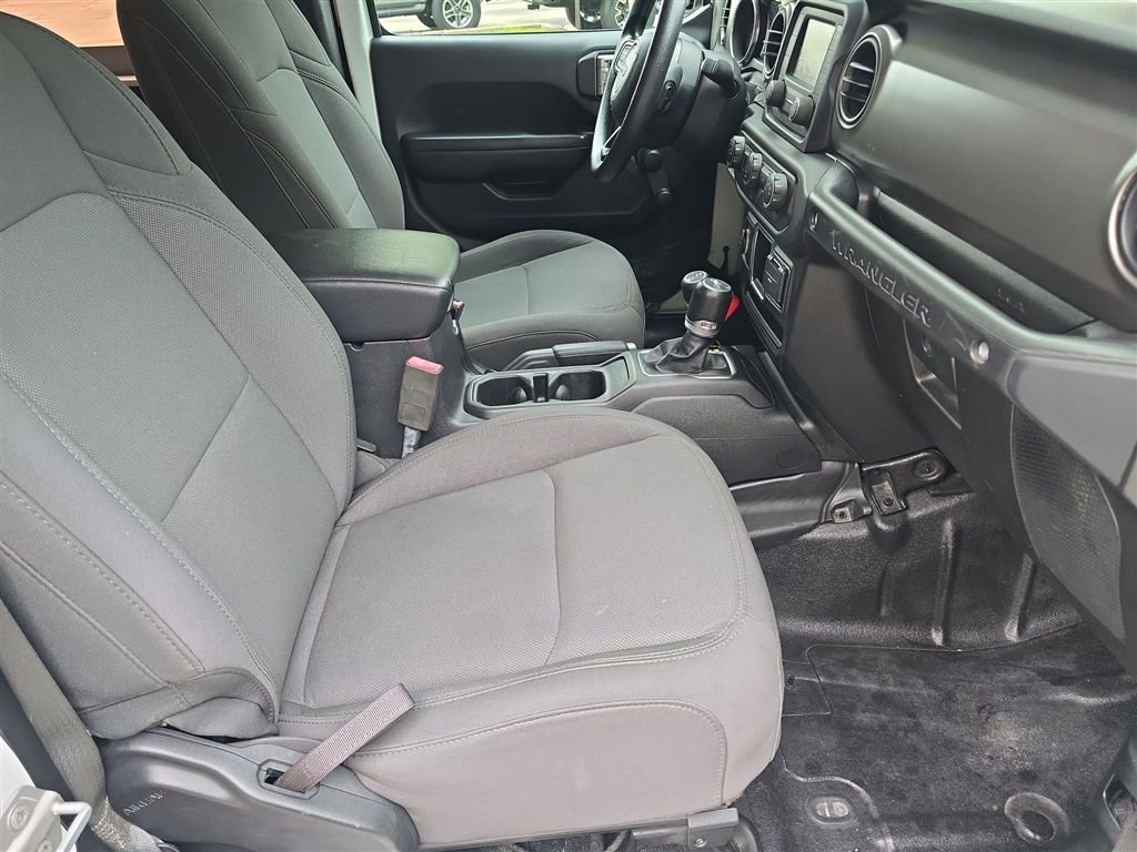 Used 2018 White Jeep Sport image 13