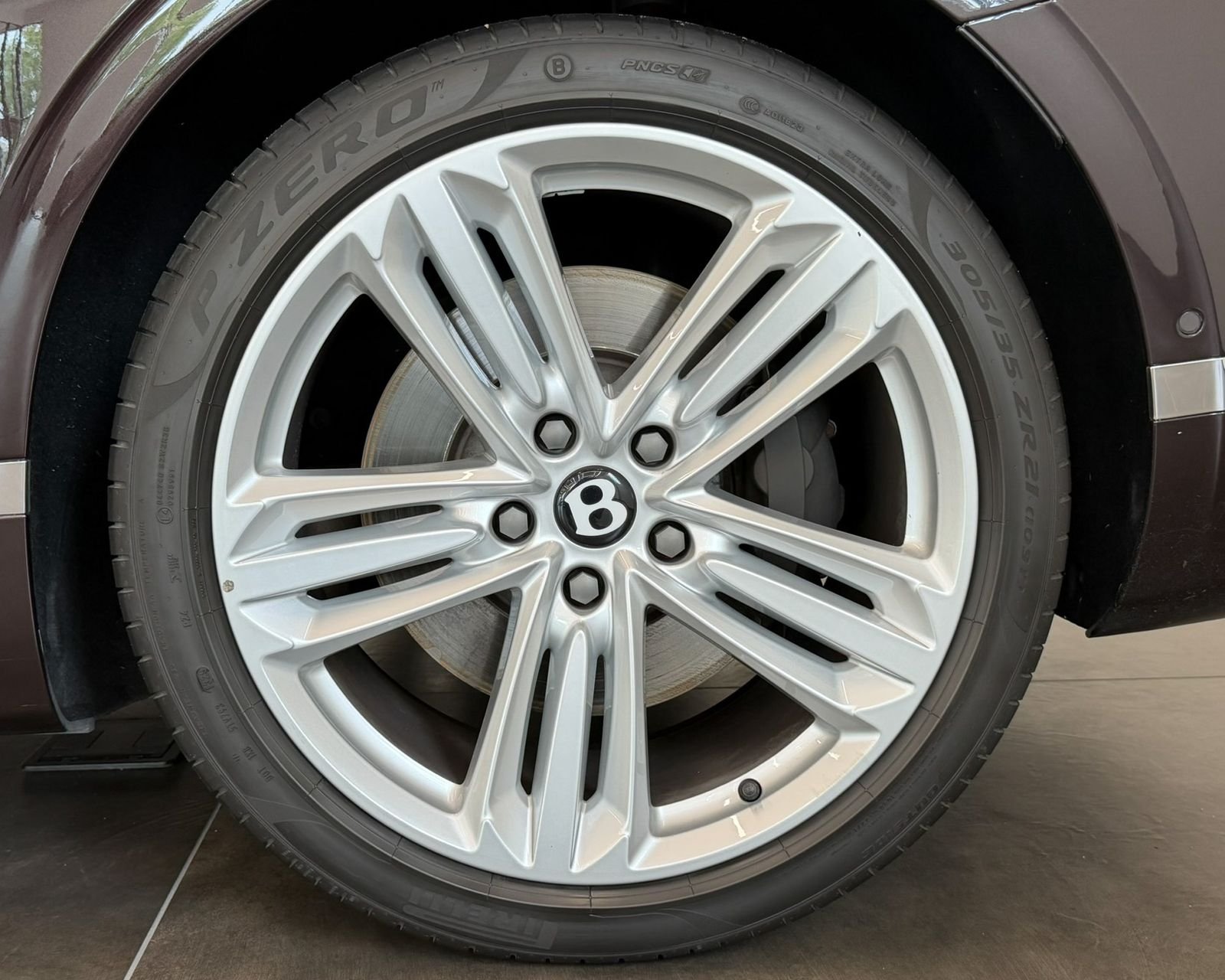 Used 2023 Brown Bentley V8 image 36