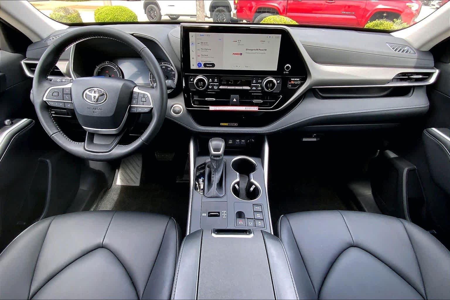 2026 Toyota Highlander XLE - Photo 16
