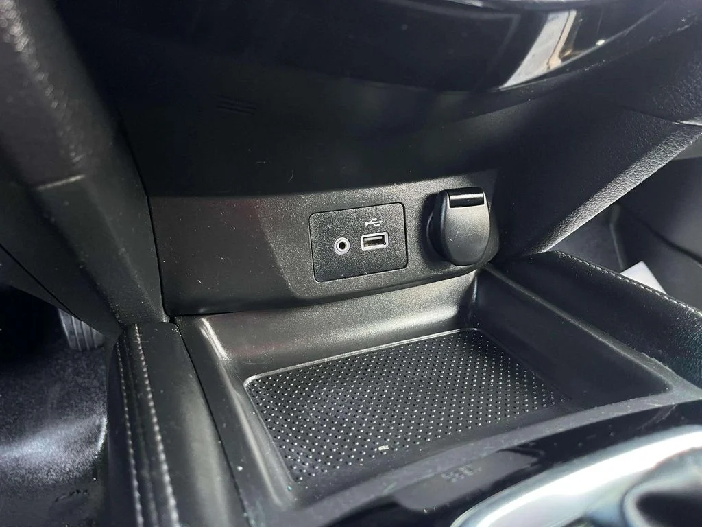 Used 2018 Gun Metallic Nissan SL image 13