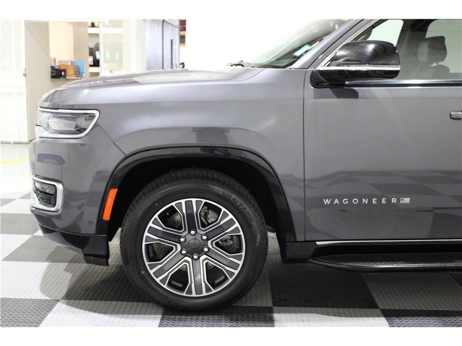 Used 2024 Baltic Gray Metallic Clearcoat Jeep Series II image 9