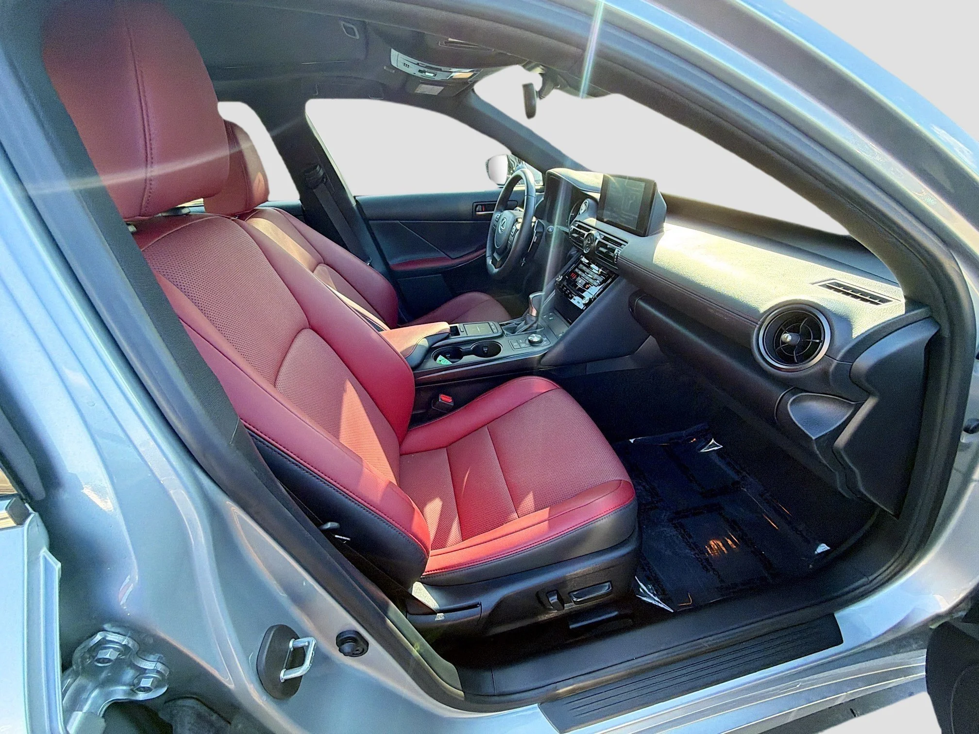 2025 Lexus IS 300 - Photo 25
