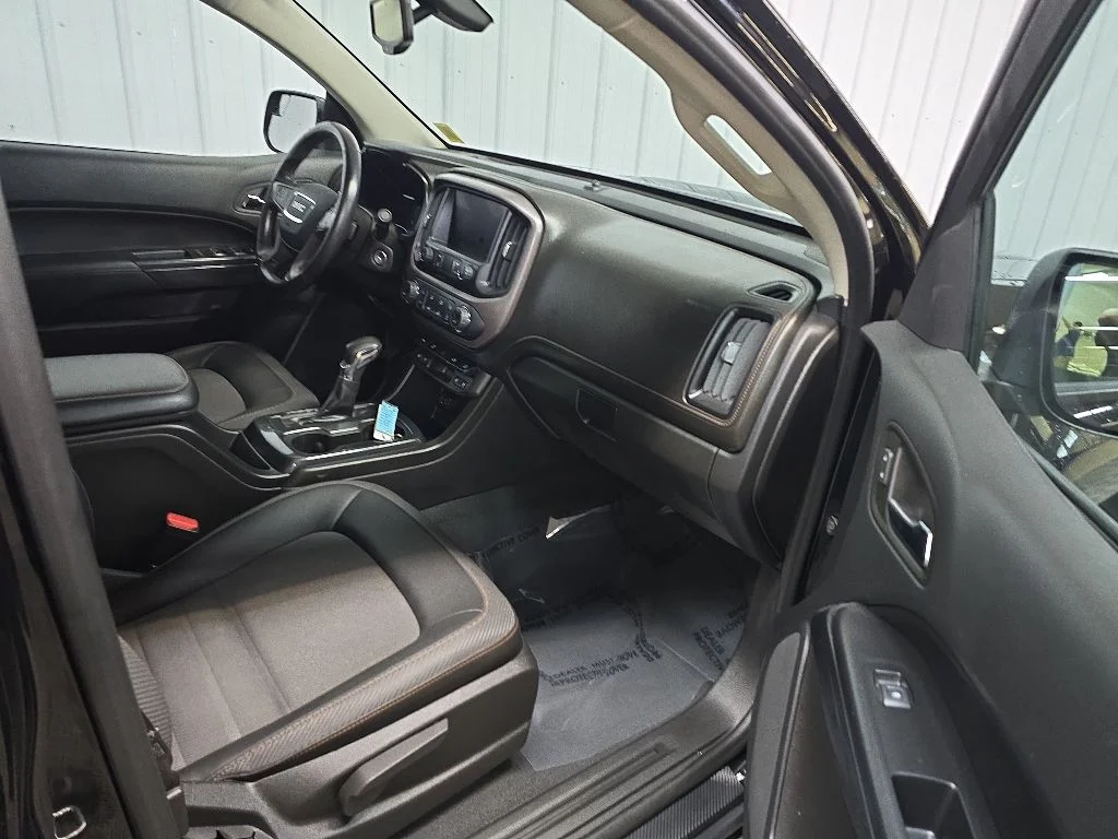 Used 2022 Black GMC AT4 w/Cloth image 15