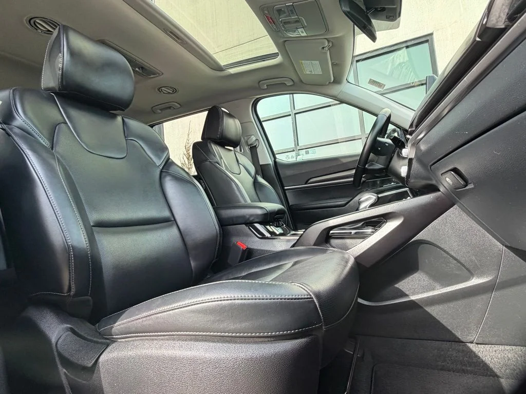 Used 2025 Black Kia S image 20