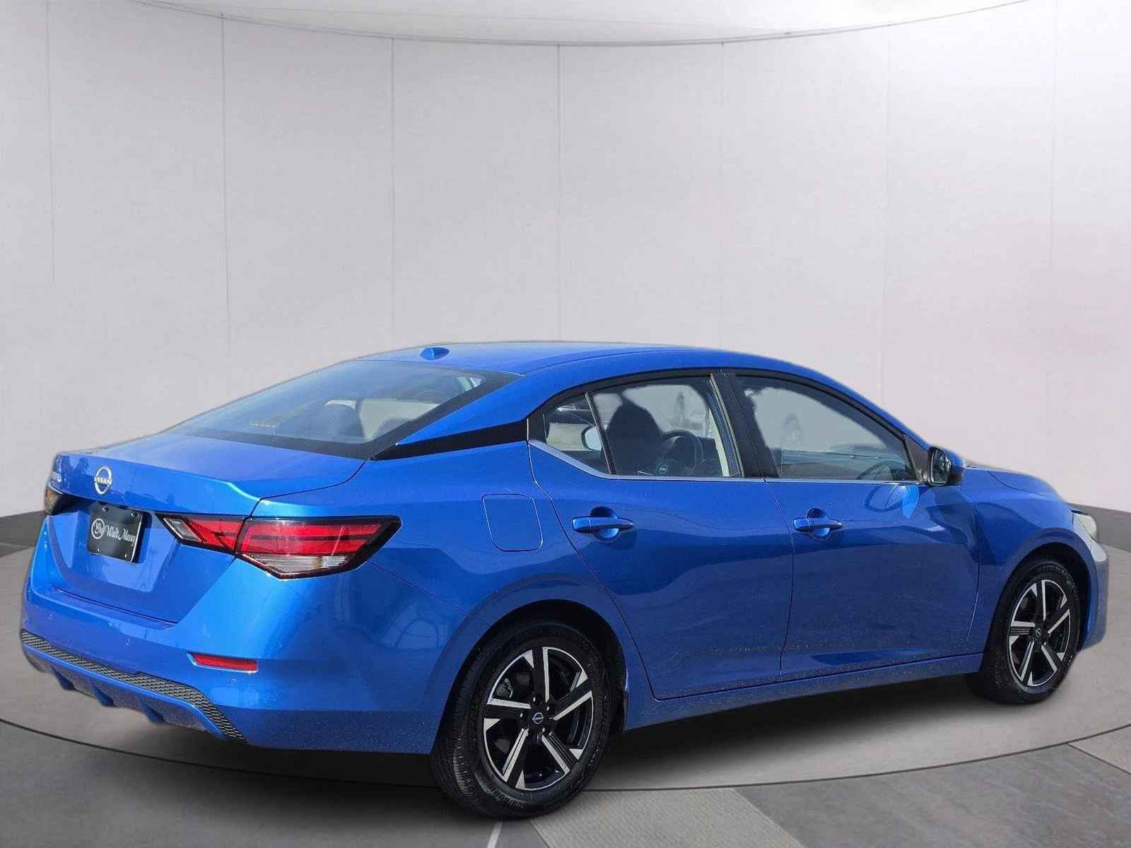 Used 2025 Electric Blue Metallic Nissan SV image 5