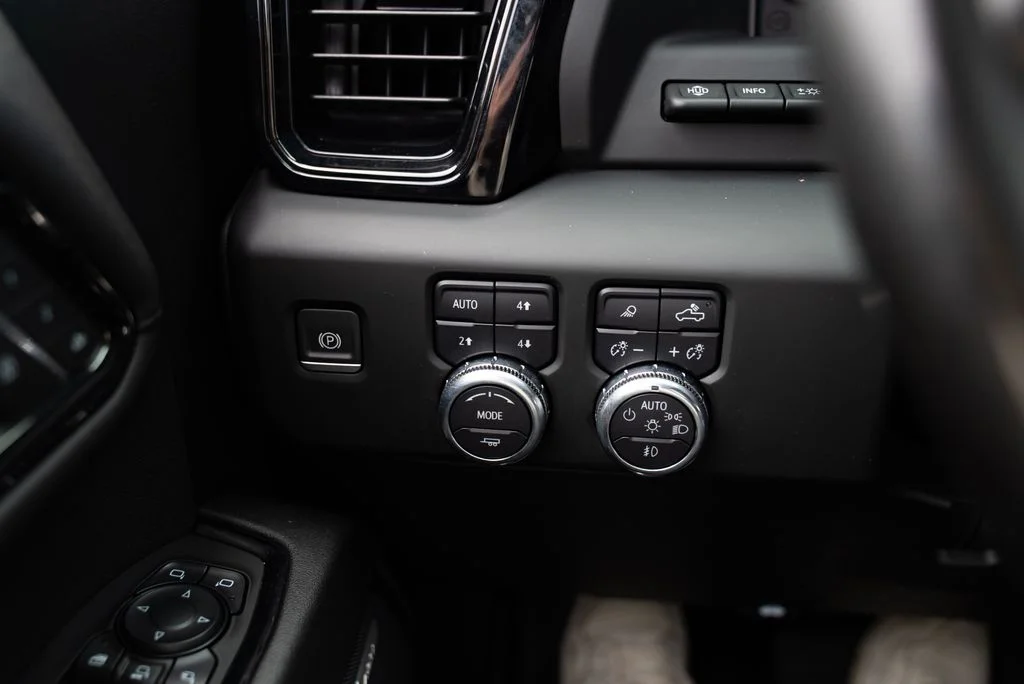 Used 2024 White GMC AT4 image 14