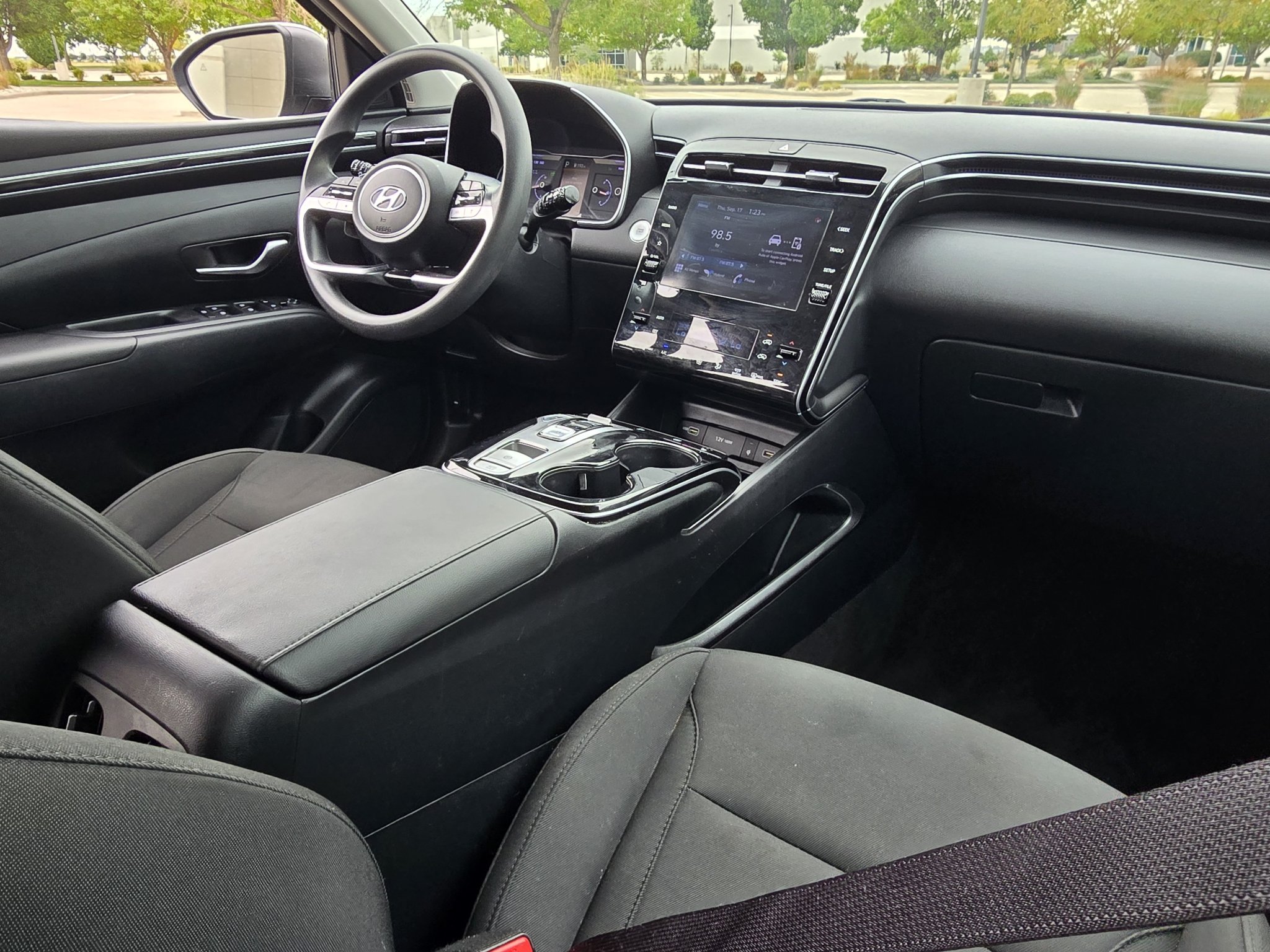 Used 2023 Shimmering Silver Hyundai Blue image 27