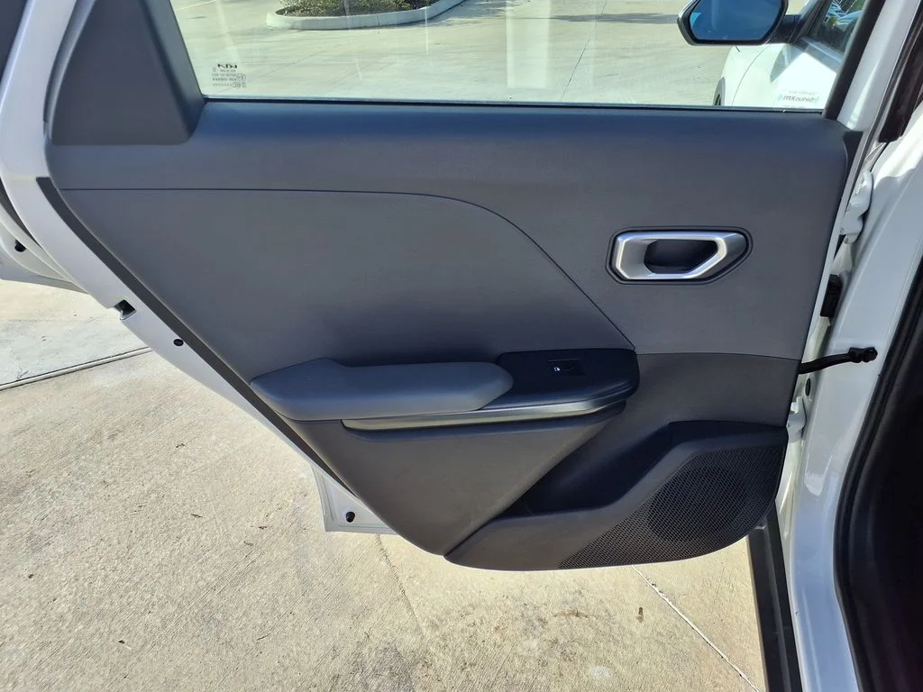 Used 2025 White Kia LXS image 25