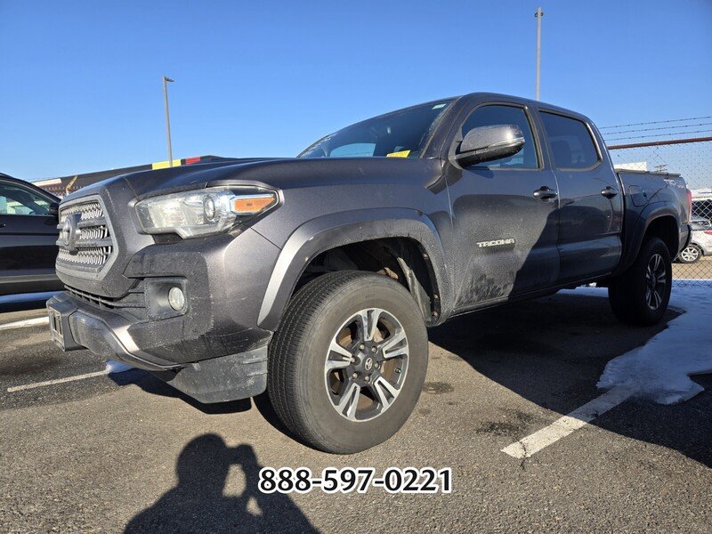 Used 2016 Toyota Tacoma TRD Sport with VIN 5TFCZ5AN5GX026993 for sale in Little Rock