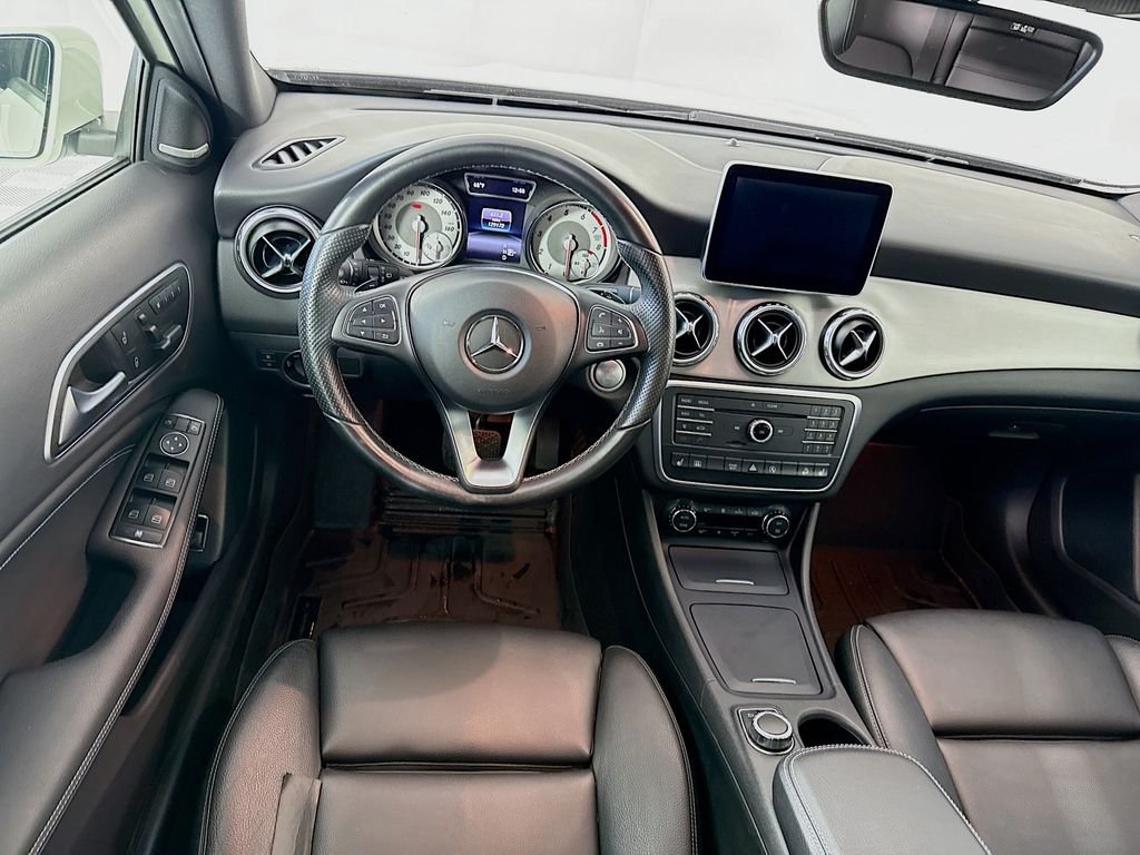 Used 2016 White Mercedes-Benz GLA 250 image 24
