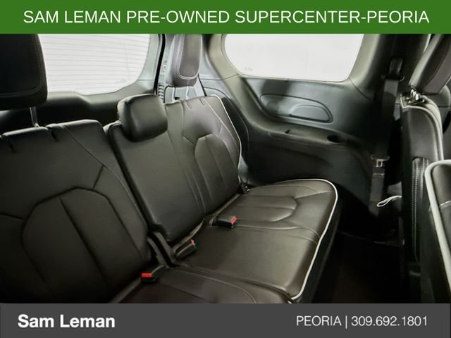 Used 2025 White Chrysler Limited image 27