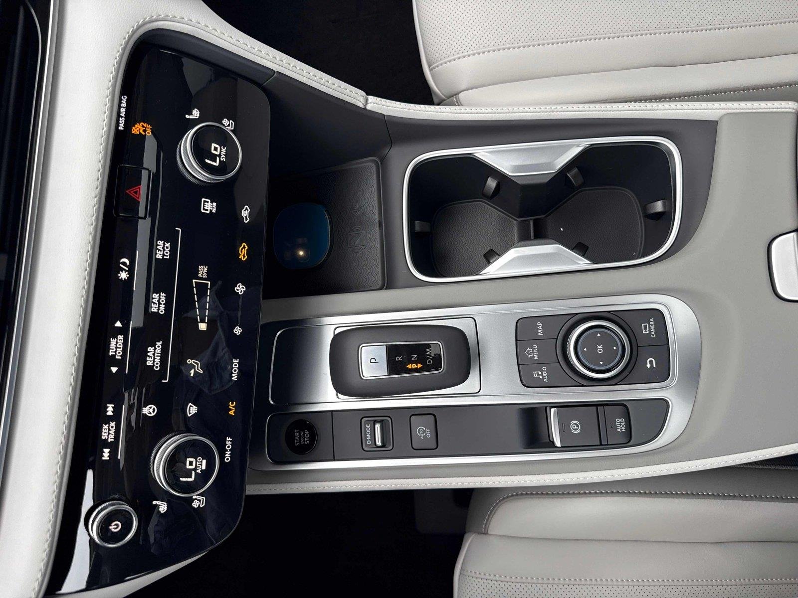 New 2027 RADIANT WHITE INFINITI Luxe FWD image 22