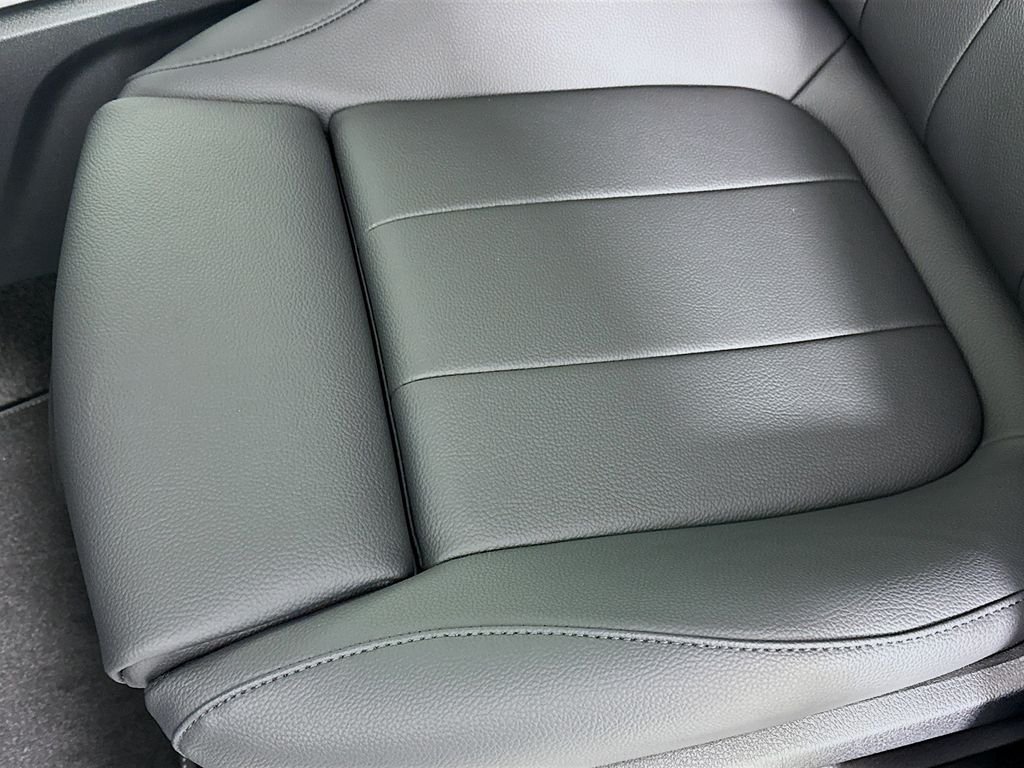 Used 2025 Black Mercedes-Benz GLB 250 image 20