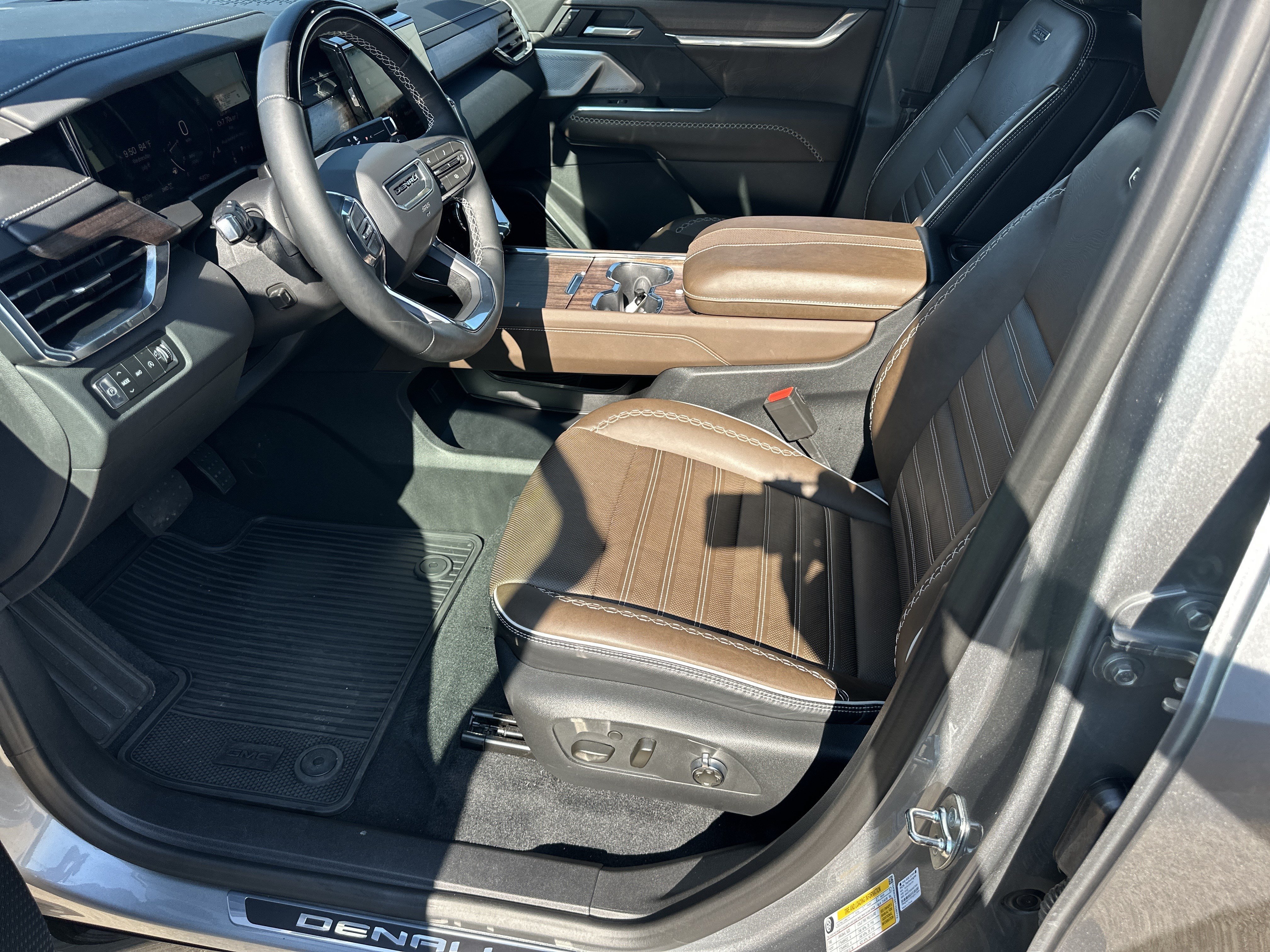 2026 GMC Acadia Denali Ultimate - Photo 10