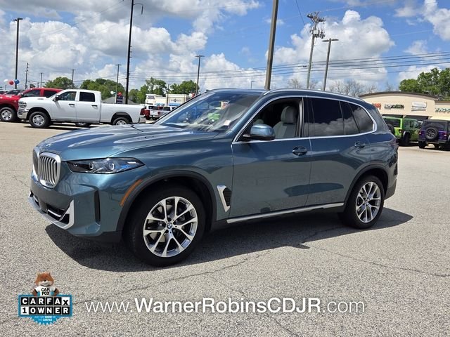 Used 2025 Blue BMW sDrive40i image 3