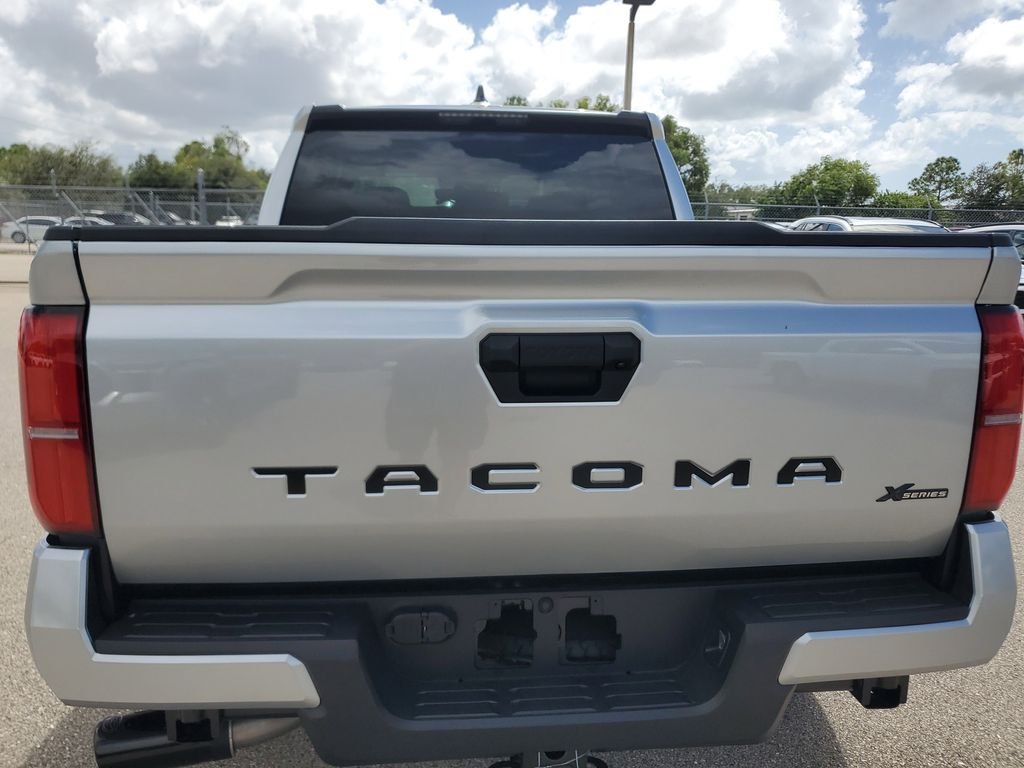 2025 Toyota Tacoma SR5 - Photo 13