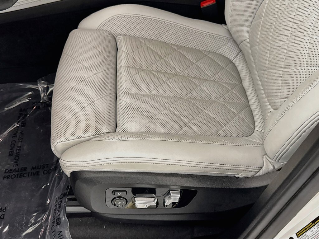 Used 2024 White BMW xDrive40i image 20
