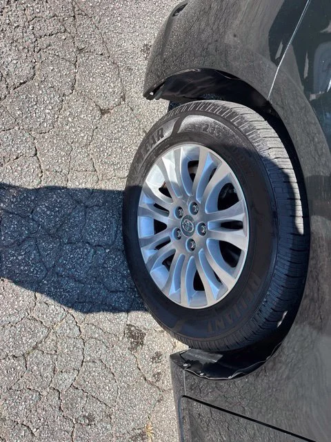 Used 2015 Black Toyota XLE image 32